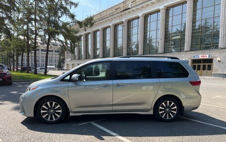 Toyota Sienna III, 2020 год, 3 900 000 рублей, 4 фотография