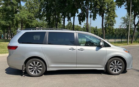 Toyota Sienna III, 2020 год, 3 900 000 рублей, 8 фотография