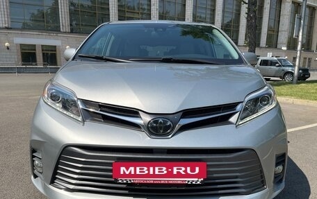 Toyota Sienna III, 2020 год, 3 900 000 рублей, 10 фотография