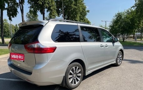 Toyota Sienna III, 2020 год, 3 900 000 рублей, 7 фотография