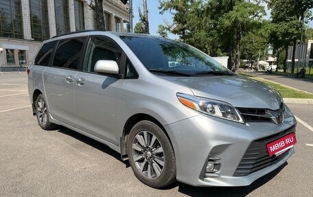 Toyota Sienna III, 2020 год, 3 900 000 рублей, 9 фотография