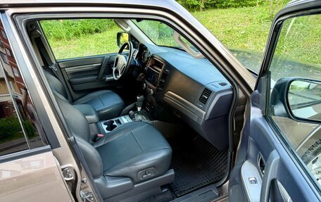 Mitsubishi Pajero IV, 2014 год, 2 650 000 рублей, 5 фотография