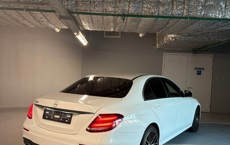 Mercedes-Benz E-Класс, 2018 год, 2 600 000 рублей, 4 фотография