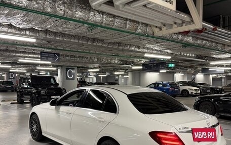 Mercedes-Benz E-Класс, 2018 год, 2 600 000 рублей, 3 фотография