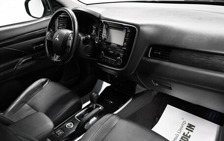 Mitsubishi Outlander III рестайлинг 3, 2017 год, 2 195 000 рублей, 14 фотография