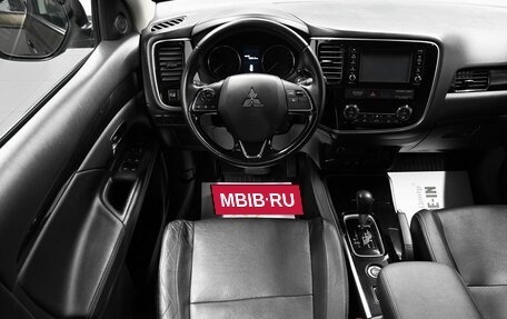 Mitsubishi Outlander III рестайлинг 3, 2017 год, 2 195 000 рублей, 12 фотография