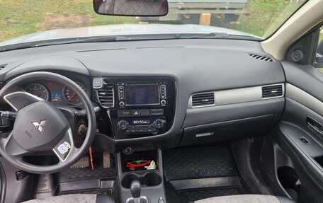 Mitsubishi Outlander III рестайлинг 3, 2013 год, 1 430 000 рублей, 7 фотография