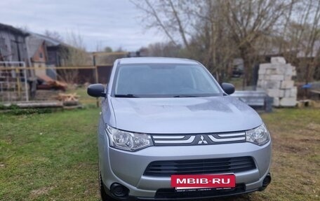 Mitsubishi Outlander III рестайлинг 3, 2013 год, 1 430 000 рублей, 3 фотография