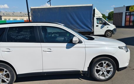 Mitsubishi Outlander III рестайлинг 3, 2012 год, 1 200 000 рублей, 7 фотография