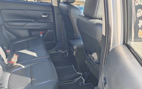 Mitsubishi Outlander III рестайлинг 3, 2012 год, 1 200 000 рублей, 5 фотография