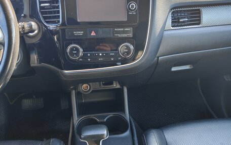 Mitsubishi Outlander III рестайлинг 3, 2012 год, 1 200 000 рублей, 9 фотография