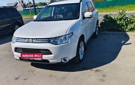 Mitsubishi Outlander III рестайлинг 3, 2012 год, 1 200 000 рублей, 4 фотография