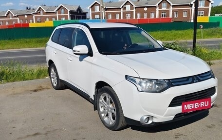 Mitsubishi Outlander III рестайлинг 3, 2012 год, 1 200 000 рублей, 3 фотография