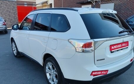 Mitsubishi Outlander III рестайлинг 3, 2012 год, 1 200 000 рублей, 12 фотография
