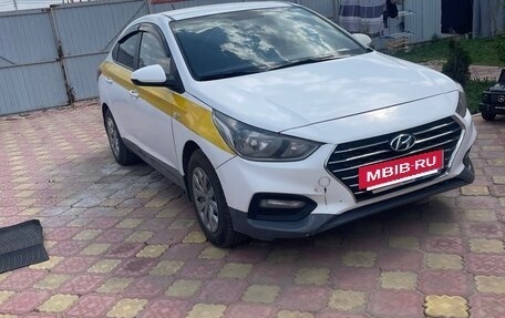Hyundai Solaris II рестайлинг, 2018 год, 850 000 рублей, 3 фотография