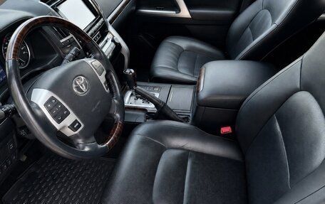 Toyota Land Cruiser 200, 2013 год, 4 085 000 рублей, 6 фотография