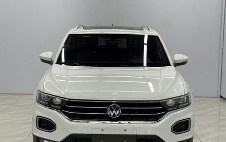 Volkswagen T-Roc I, 2021 год, 2 190 000 рублей, 2 фотография
