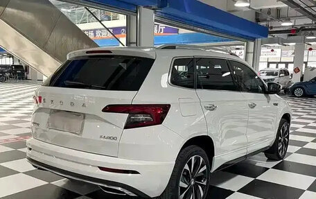 Skoda Karoq I, 2022 год, 1 920 000 рублей, 6 фотография