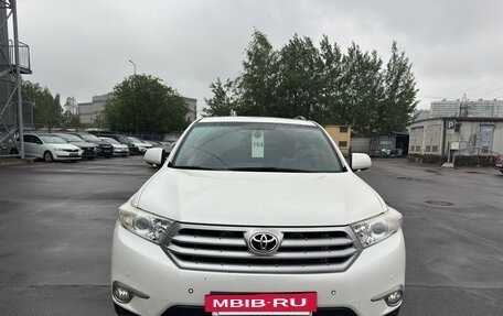 Toyota Highlander III, 2013 год, 2 079 000 рублей, 2 фотография