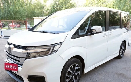 Honda Stepwgn, 2023 год, 2 050 000 рублей, 2 фотография
