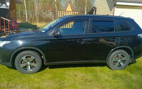 Mitsubishi Outlander III рестайлинг 3, 2014 год, 1 600 000 рублей, 2 фотография