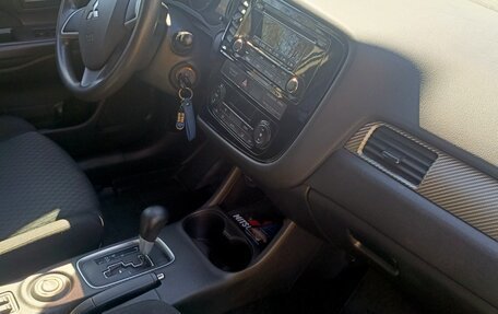 Mitsubishi Outlander III рестайлинг 3, 2014 год, 1 600 000 рублей, 5 фотография