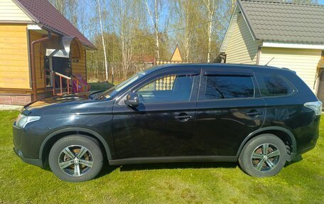 Mitsubishi Outlander III рестайлинг 3, 2014 год, 1 600 000 рублей, 3 фотография