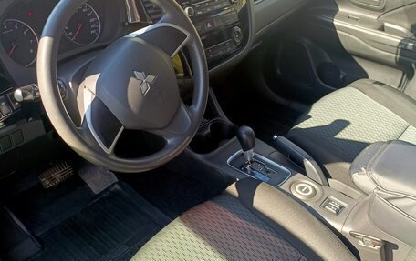 Mitsubishi Outlander III рестайлинг 3, 2014 год, 1 600 000 рублей, 7 фотография