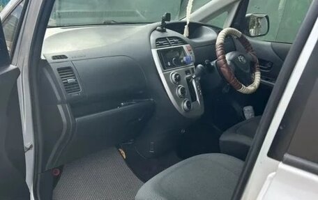 Toyota Ractis I, 2010 год, 650 000 рублей, 5 фотография