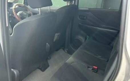 Toyota Ractis I, 2010 год, 650 000 рублей, 4 фотография