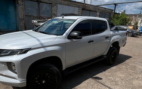 Mitsubishi L200 IV рестайлинг, 2022 год, 4 000 000 рублей, 10 фотография