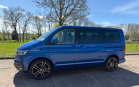 Volkswagen Multivan T6 рестайлинг, 2020 год, 3 550 000 рублей, 3 фотография