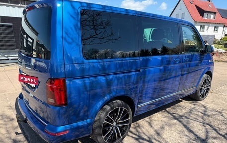 Volkswagen Multivan T6 рестайлинг, 2020 год, 3 550 000 рублей, 5 фотография