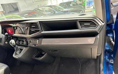 Volkswagen Multivan T6 рестайлинг, 2020 год, 3 550 000 рублей, 15 фотография