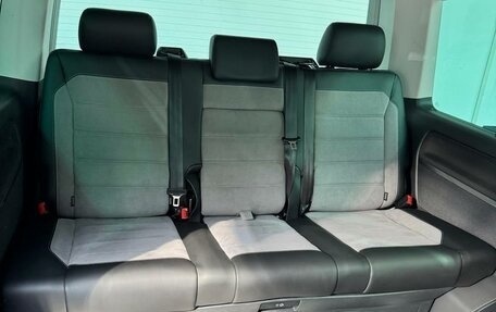 Volkswagen Multivan T6 рестайлинг, 2020 год, 3 550 000 рублей, 18 фотография