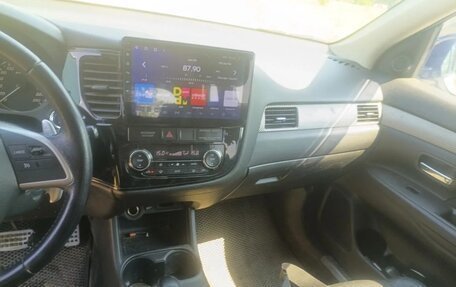 Mitsubishi Outlander III рестайлинг 3, 2012 год, 1 000 000 рублей, 10 фотография