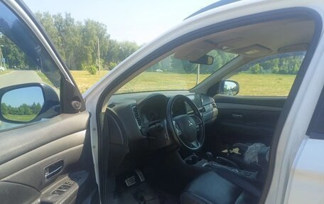 Mitsubishi Outlander III рестайлинг 3, 2012 год, 1 000 000 рублей, 9 фотография