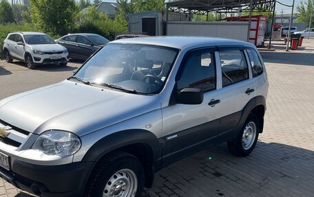 Chevrolet Niva I рестайлинг, 2011 год, 700 000 рублей, 3 фотография