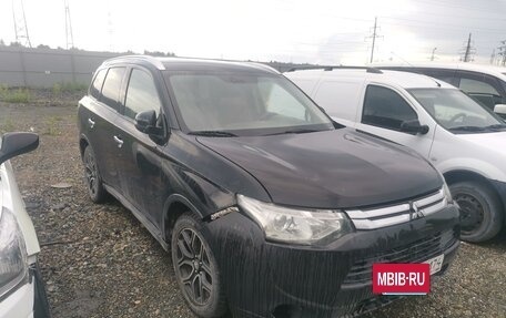 Mitsubishi Outlander III рестайлинг 3, 2014 год, 745 000 рублей, 3 фотография
