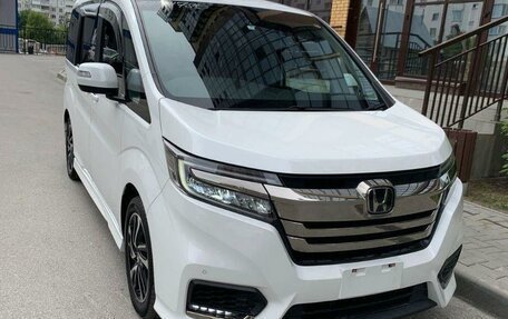 Honda Stepwgn IV, 2021 год, 1 950 000 рублей, 2 фотография