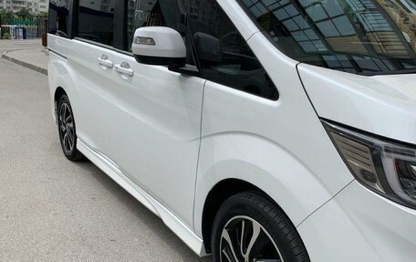 Honda Stepwgn IV, 2021 год, 1 950 000 рублей, 6 фотография