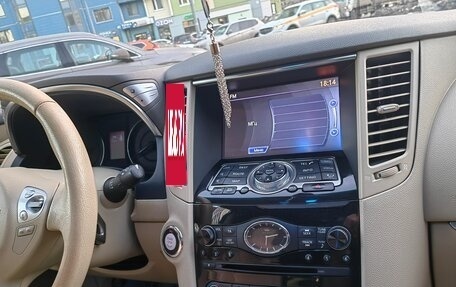 Infiniti QX70, 2015 год, 1 850 000 рублей, 7 фотография