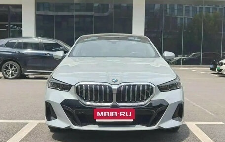 BMW 5 серия, 2024 год, 6 290 000 рублей, 2 фотография