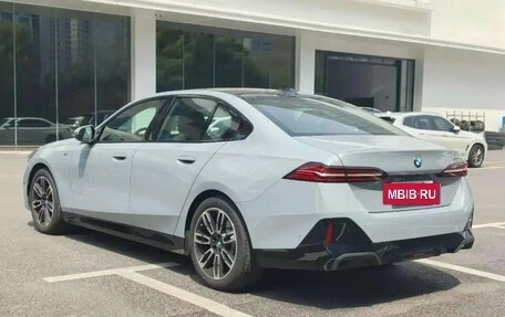 BMW 5 серия, 2024 год, 6 290 000 рублей, 6 фотография