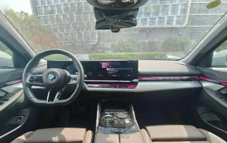 BMW 5 серия, 2024 год, 6 290 000 рублей, 9 фотография