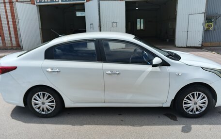 KIA Rio IV, 2020 год, 850 000 рублей, 1 фотография