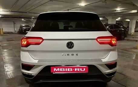 Volkswagen T-Roc I, 2022 год, 1 820 000 рублей, 3 фотография