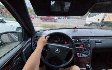 Mercedes-Benz E-Класс, 1999 год, 280 000 рублей, 6 фотография