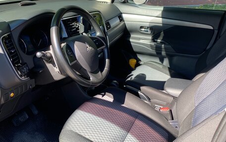 Mitsubishi Outlander III рестайлинг 3, 2014 год, 1 500 000 рублей, 8 фотография