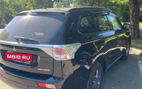 Mitsubishi Outlander III рестайлинг 3, 2014 год, 1 500 000 рублей, 4 фотография
